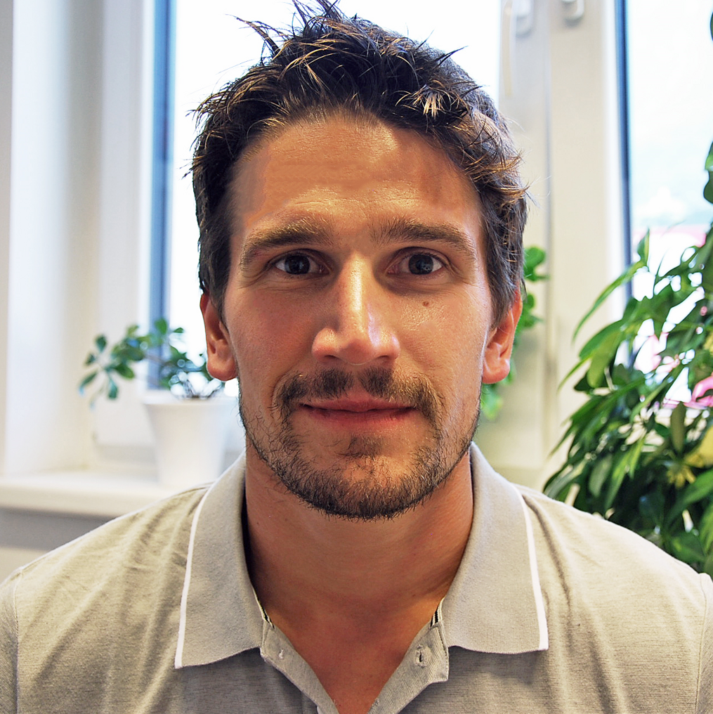 Trainingstherapie zur Schmerzlinderung und verbesserte Heilung nach Operationen und Verletzungen. Trainingstheraeut Florian Stern