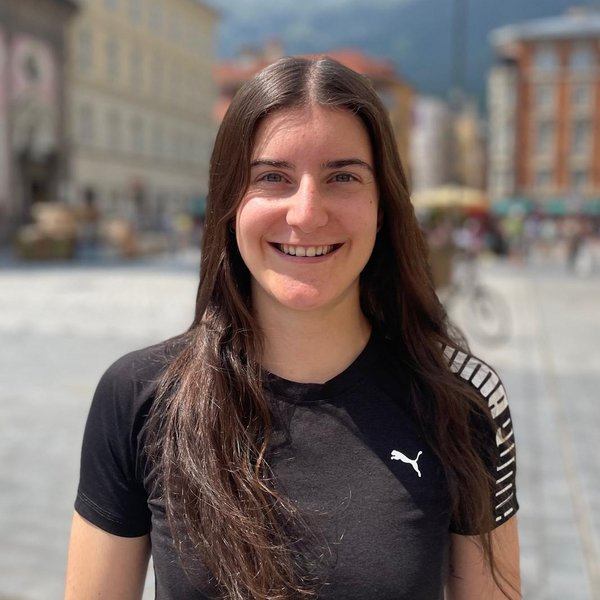 Tessa Zeisler ist ausgebildete Physiotherapeutin in Innsbruck bei EAST INN Sports Physiotherapeutin Tessa Zeisler